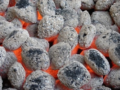 вугілля в мангалі