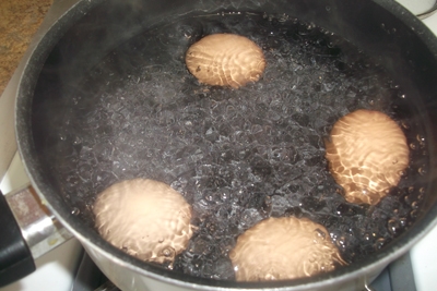 відварюємо яйця круто