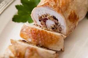 Фарширований рулет з індички