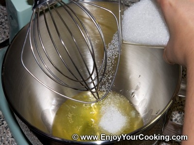 збиваємо білок з цукром