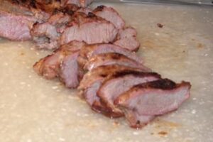 Бараняча нога, запечена в рукаві