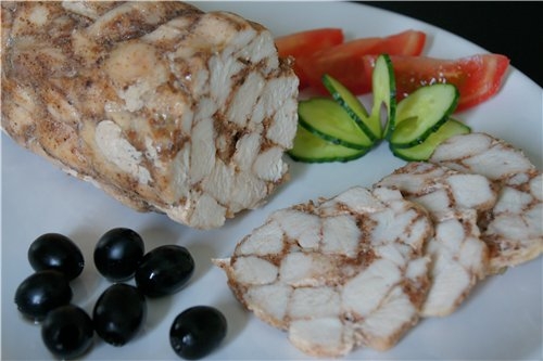 подаємо рулет з курки