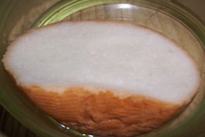 батон в мисці