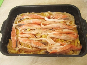 начиняємо рибою пиріг