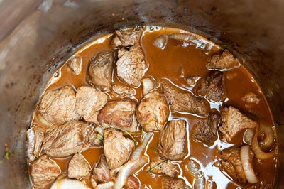 м'ясо в підливі