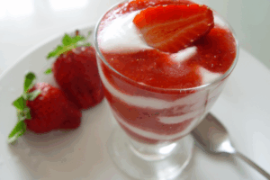 Полуничний десерт