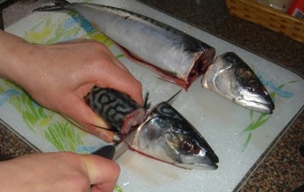 відрізаємо голову риби