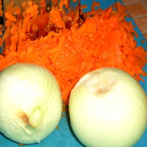цибулю і моркву