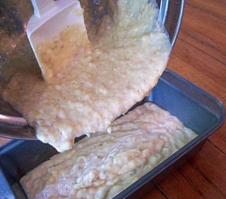 виливаємо бананову суміш у місткість пароварки