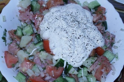 Заправляємо салат майонезом