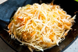 салат з капусти, яблука і моркви