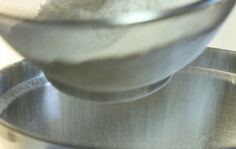 просіваємо борошно