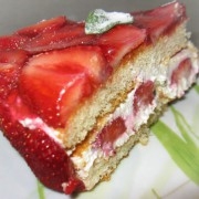 Торт з полуницею