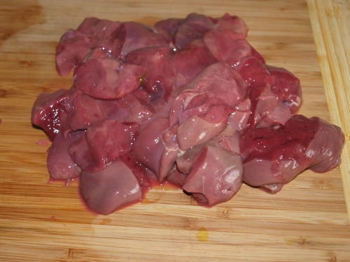 Нарізаємо печінку кубиками