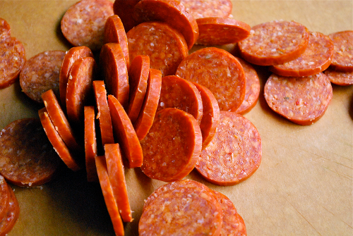 нарізаємо пепероні