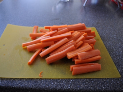 нарізаємо моркву