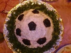 подаємо салат футбол