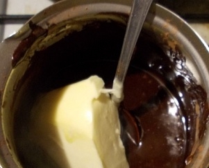 Додаємо в глазур масло