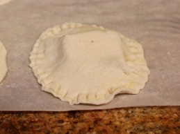 накриваємо нижній гурток з начинкою верхнім гуртком