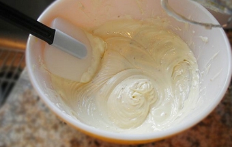 збиваємо інгредієнти начинки