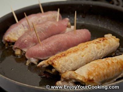 обсмажуємо свинячі рулетики