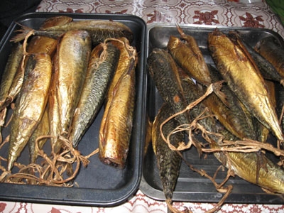 риба в лотках