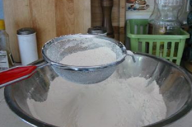 просіваємо борошно