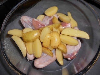 додаємо курку і картоплю