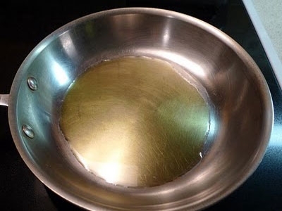 масло на сковороді