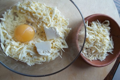 сир з яйцем та маслом