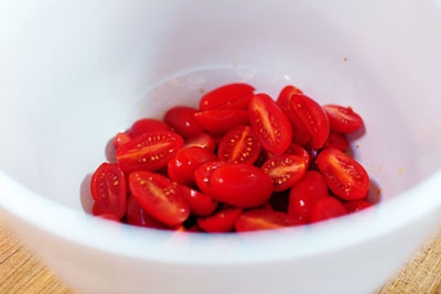 помідори в мисці