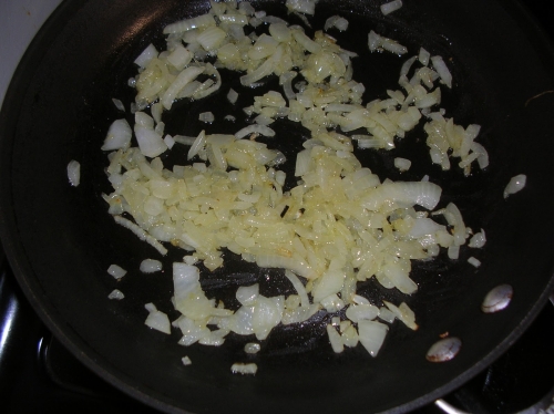 обсмажуємо цибулю