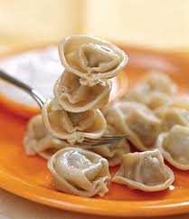 подаємо манти з картоплею