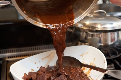 баранина в винному соусі