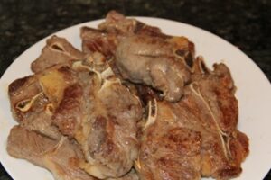 Баранячі реберця, тушковані у власному соку