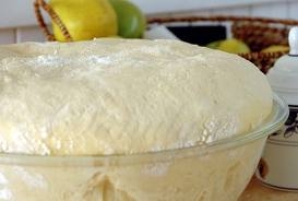 готуємо тісто для булочок