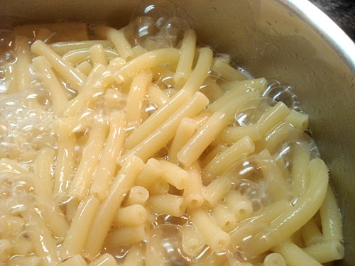 Варимо макарони