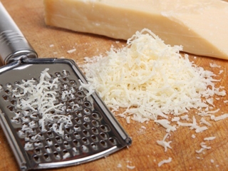 натираємо сир