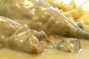 Курячі гомілки в сметані