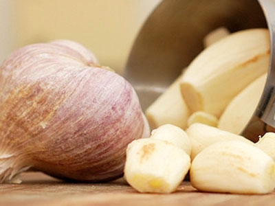 часник на столі