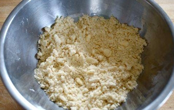 змішуємо масло з борошном і сіллю