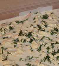 Заливаємо курку сумішшю з желатину