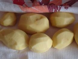 миємо й чистимо картоплю