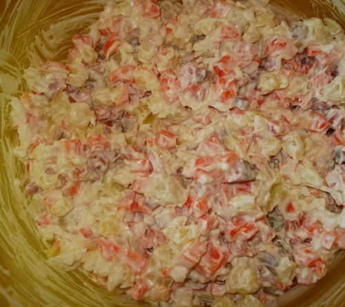 Заправляємо салат майонезом