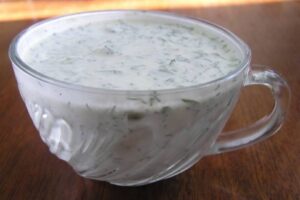 Соус з солоними огірками