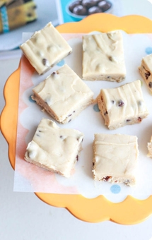 цукерки з білого шоколаду з фундуком