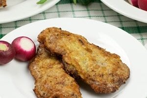 Яловича відбивна в сухарях