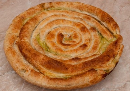 Подаємо згорнутий бурек