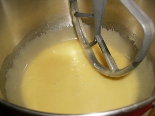 збиваємо яйця з цукром