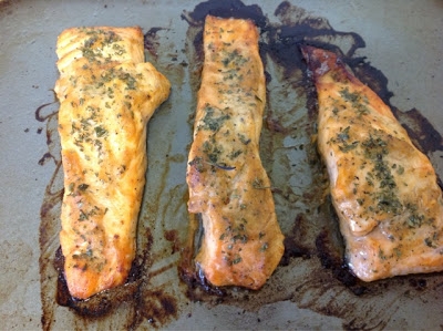 дістаємо рибу з духовки